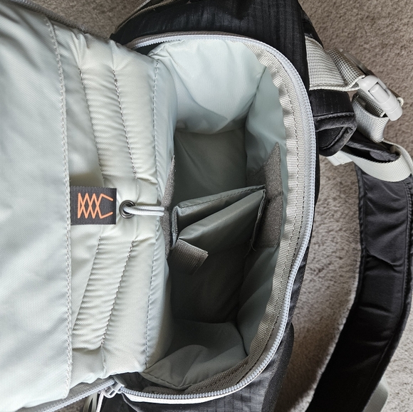 Lowepro photo sport sling 100aw Camara hiking bag. - Picture 5 of 5